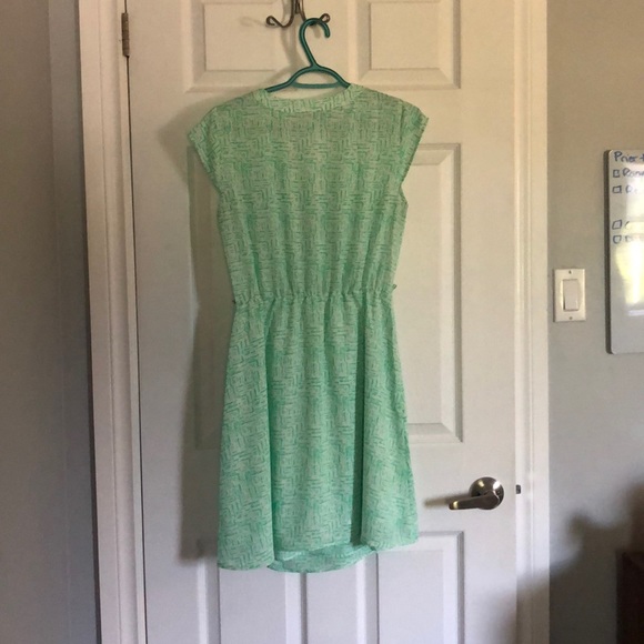 Green and white Dress - Picture 2 of 3